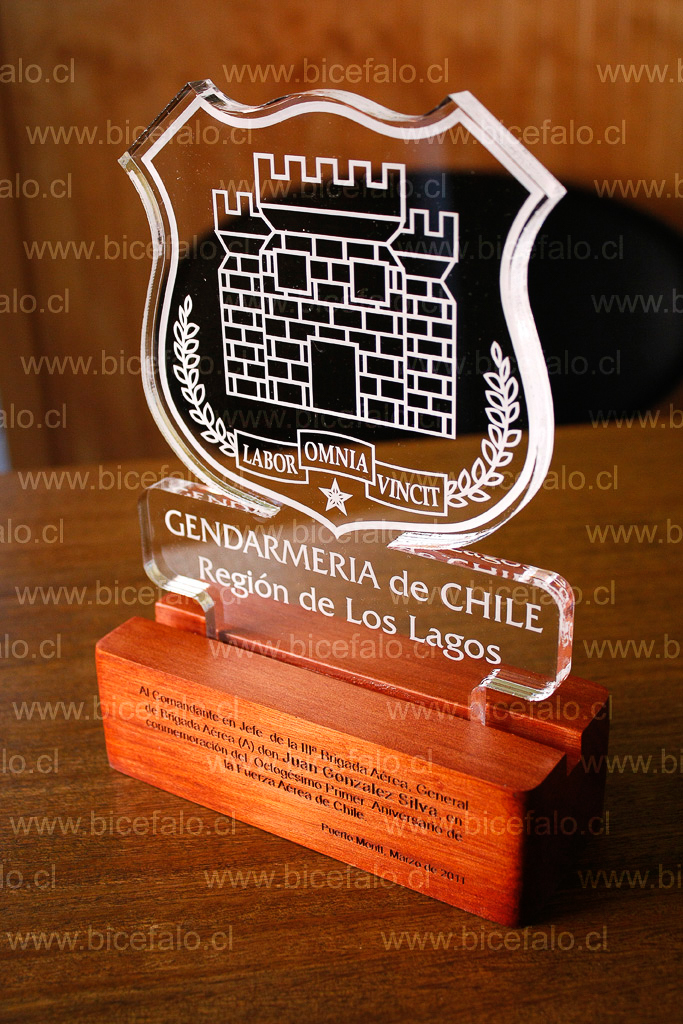 Trofeo acrilico Gendarmeria de Chile